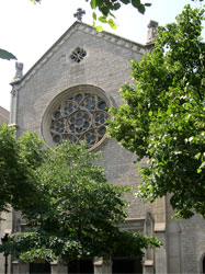 El monestir de les Dominiques de Mont-Si, a la Rambla Catalunya, s ara la parrquia de Sant Ramon de Penyafort. Les germanes Dominiques es van traslladar a Esplugues de Llobregat lany 1947.